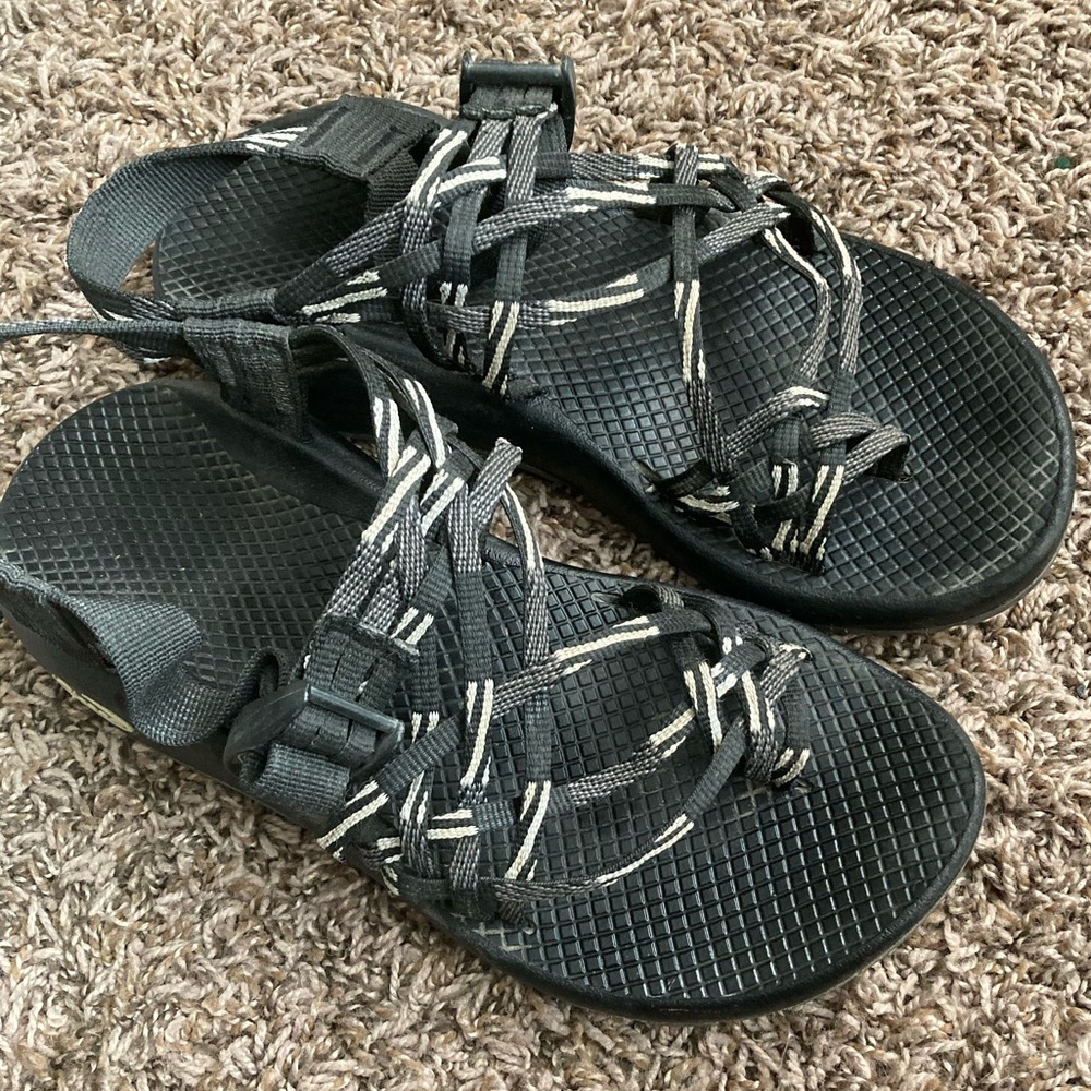 Womens Chacos Z3 black and white with toe strap